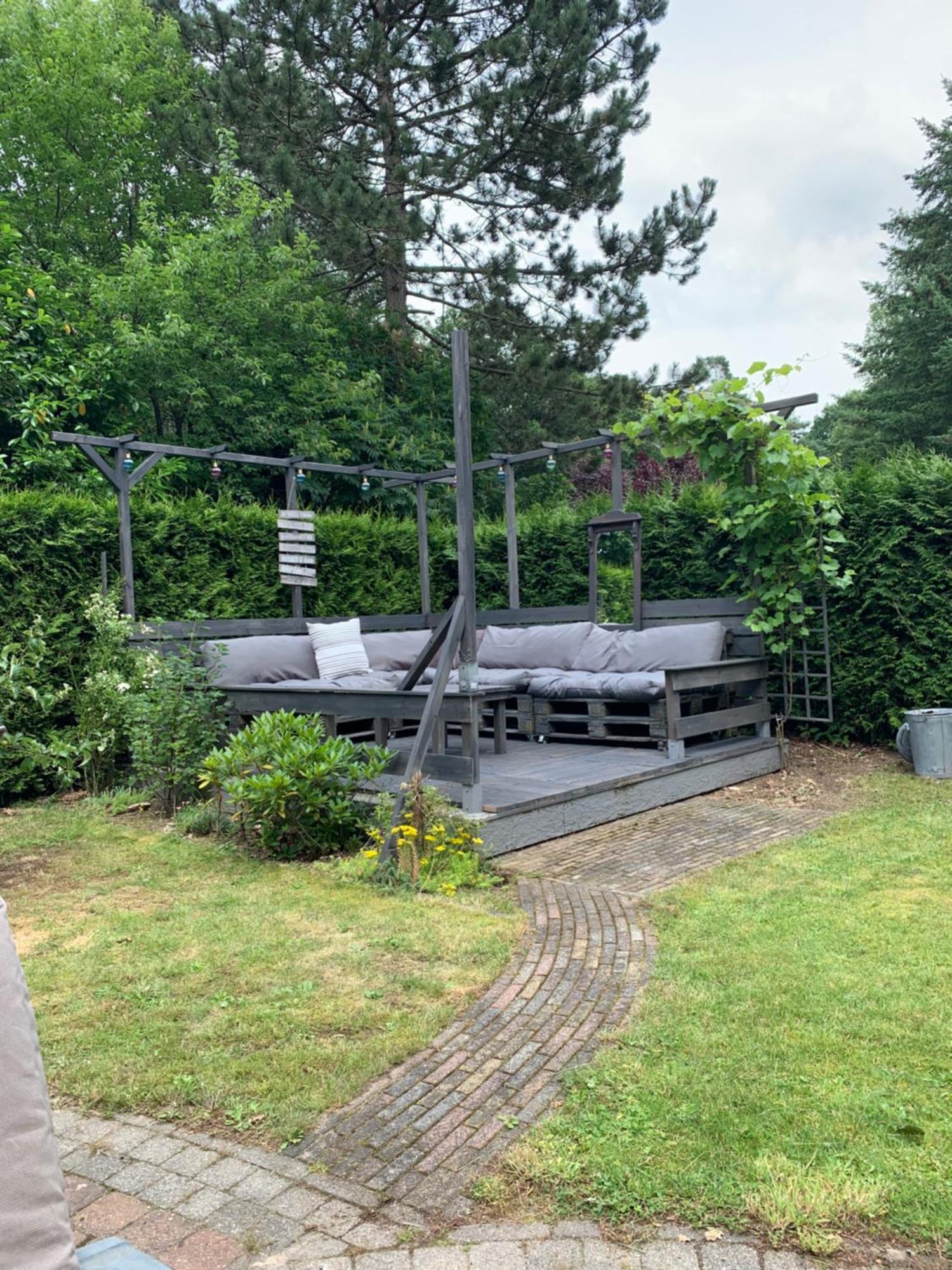 Topparken Veluwe Chalet: Private Garden Retreat in Beekbergen Room photo