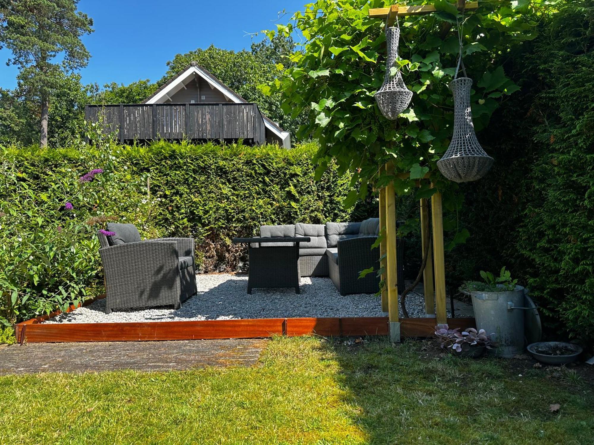 Topparken Veluwe Chalet: Private Garden Retreat in Beekbergen Exterior photo